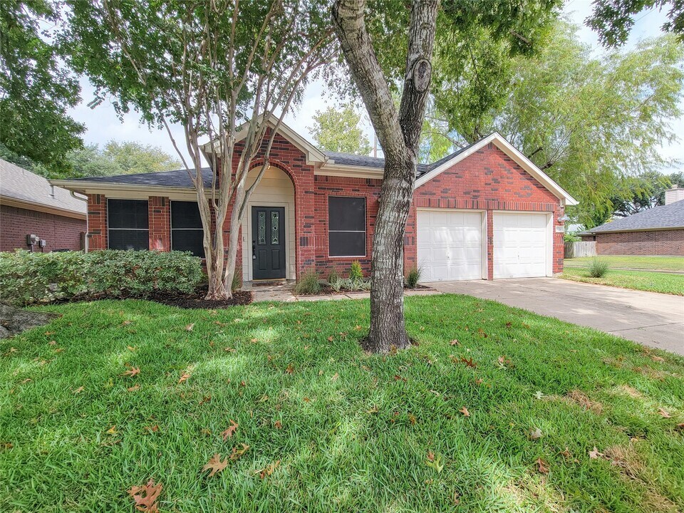 18214 Arbormont Dr in Cypress, TX - Building Photo