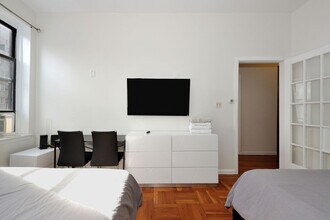 350 E 79th St in New York, NY - Building Photo - Building Photo