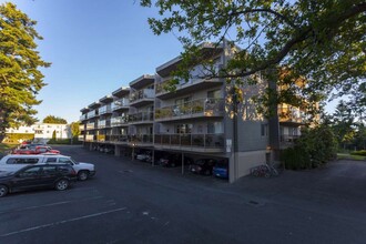 Gorge Towers in Victoria, BC - Building Photo - Building Photo