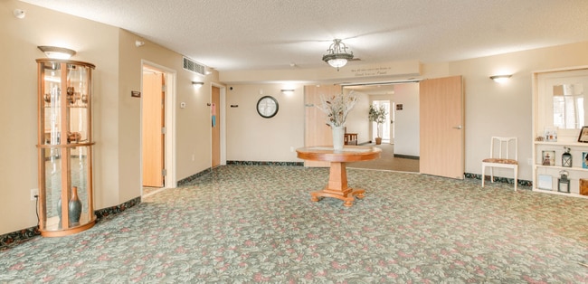 Savanna Apartments in St. Cloud, MN - Foto de edificio - Building Photo