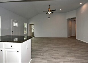 6738 Tehama Gate in San Antonio, TX - Building Photo - Building Photo