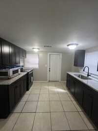 7231 Oakwood Dr in Jacksonville, FL - Building Photo - Building Photo