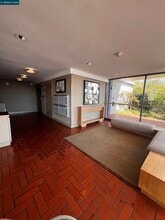 2 Anchor Dr in Emeryville, CA - Building Photo - Building Photo