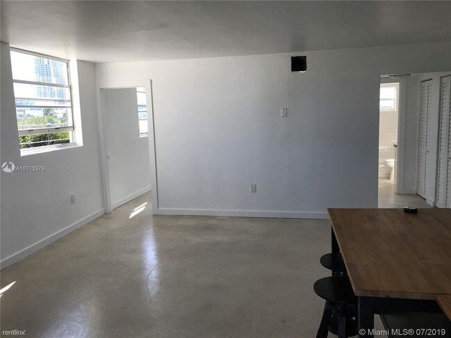 301 Jefferson Ave in Miami Beach, FL - Building Photo - Building Photo