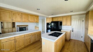 6186 Squires Ln in Reno, NV - Building Photo - Building Photo