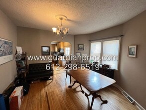 1260 W Minnehaha Ave in St. Paul, MN - Foto de edificio - Building Photo
