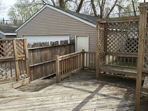 327 Pennsylvania Ave in Loves Park, IL - Building Photo - Building Photo