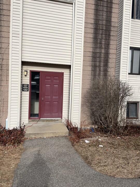 127 Burgundy Hill Ln in Middletown, CT - Building Photo