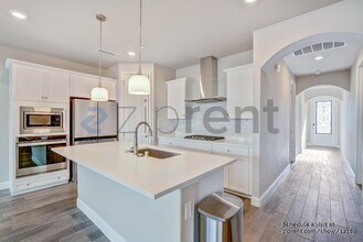 1350 E Via Sentieri Dr in Fresno, CA - Building Photo - Building Photo