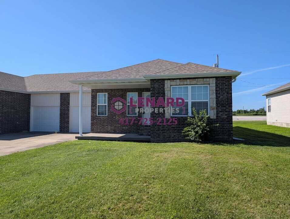 642 Morgan St in Bolivar, MO - Building Photo