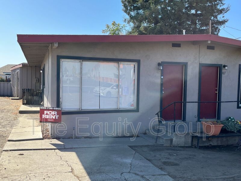 405 W Westfield Ave in Porterville, CA - Building Photo