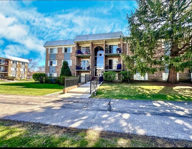 property at 1609 N Windsor Dr