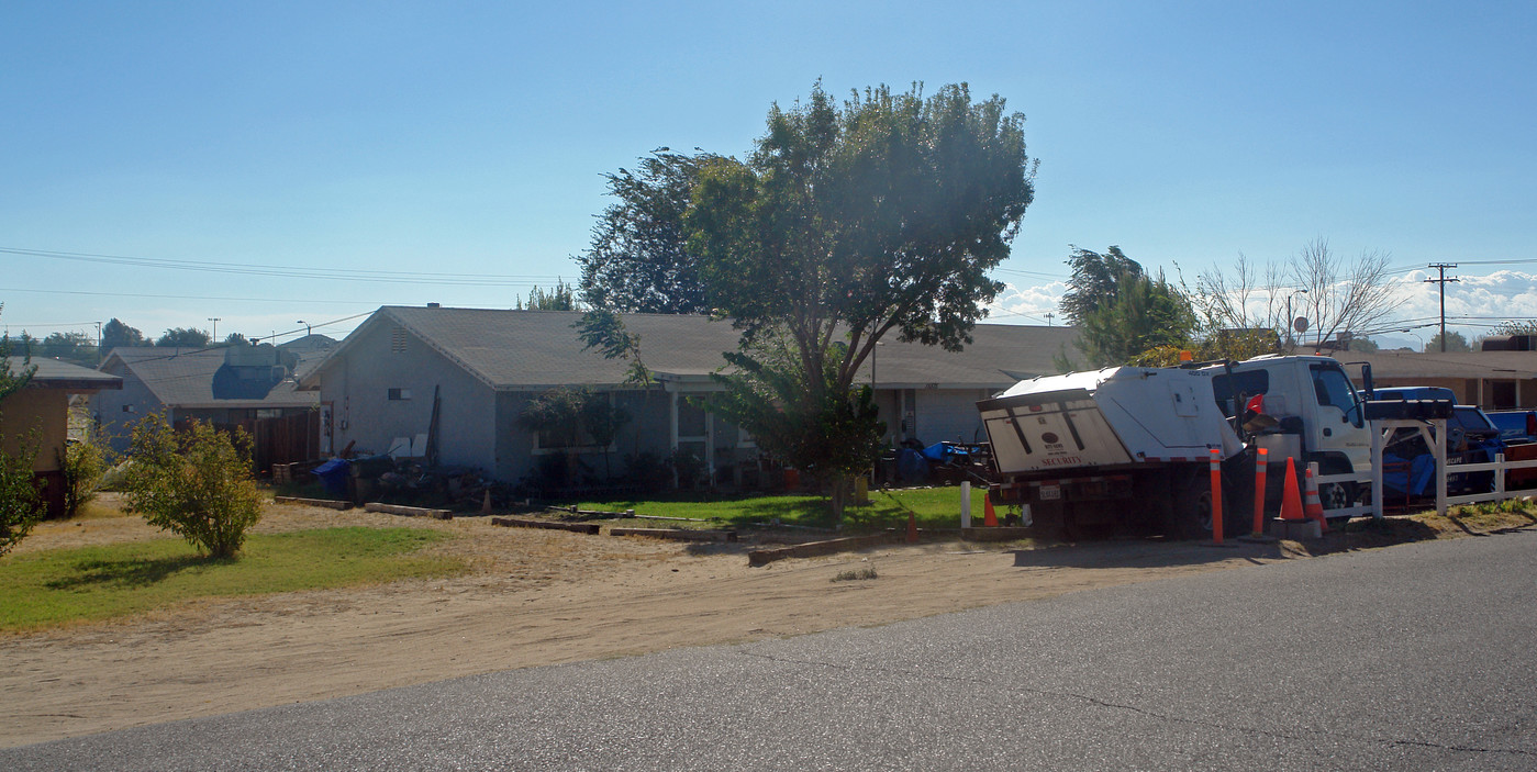 15575 Morada Rd in Victorville, CA - Foto de edificio