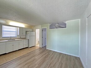 1081 SE Monterey Rd in Stuart, FL - Building Photo - Building Photo