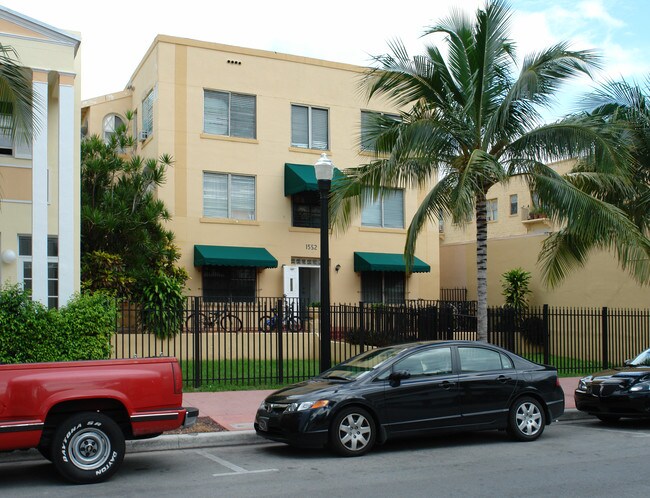 1552 Washington Ave in Miami Beach, FL - Building Photo - Building Photo