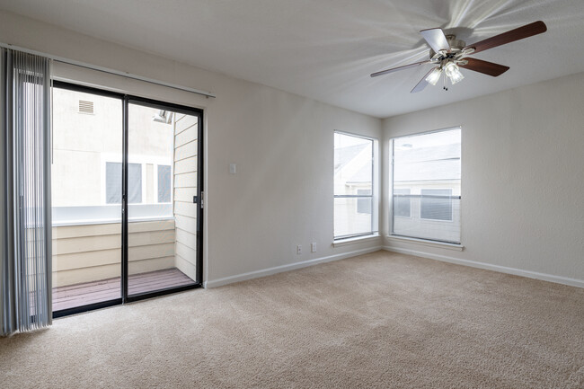 Villas of La Costa Apartments in Austin, TX - Building Photo - Interior Photo