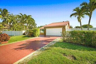 4548 SW 28th Way in Fort Lauderdale, FL - Building Photo - Building Photo
