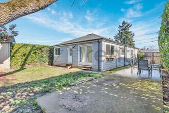 6035 NE 17th Ave in Portland, OR - Foto de edificio - Building Photo