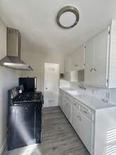 824 S Flower St in Santa Ana, CA - Building Photo - Building Photo