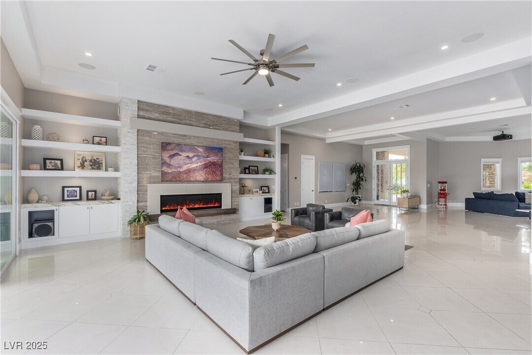 7270 Loma Alta Cir in Las Vegas, NV - Foto de edificio