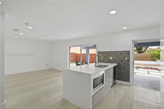 12894 SW 60th Terrace in Miami, FL - Building Photo - Building Photo