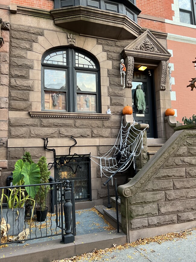 122 Manhattan Ave in New York, NY - Building Photo - Building Photo