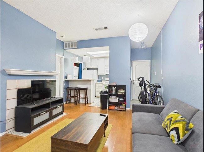 property at 806 W 24th St