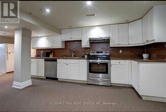 627 Trudale Ct in Oakville, ON - Building Photo - Building Photo