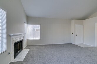 7085 Magic Moment Ln in Las Vegas, NV - Foto de edificio - Building Photo