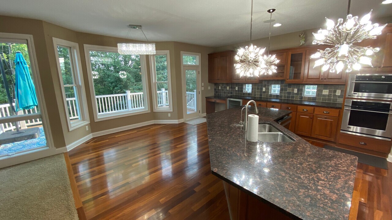 10694 Maple Blvd in Woodbury, MN - Building Photo