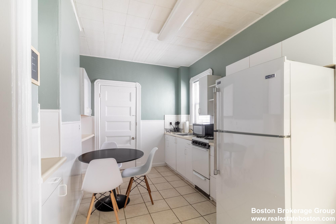 789 Columbia Rd, Unit 2 in Boston, MA - Building Photo