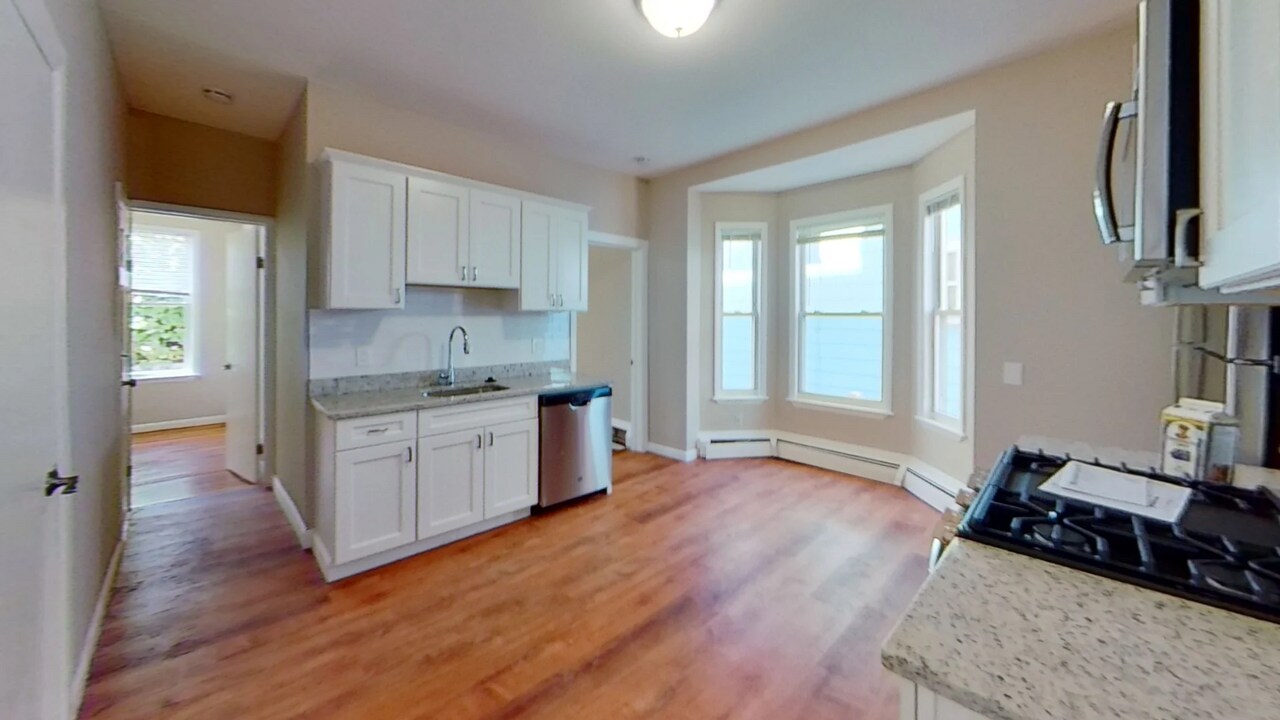 119 George St in Boston, MA - Building Photo