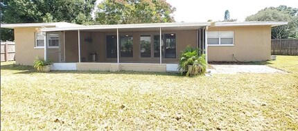 7300 10th St N in St. Petersburg, FL - Building Photo - Building Photo