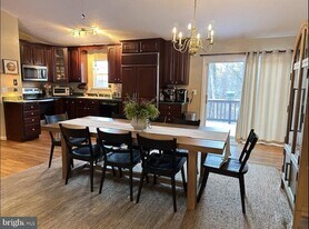 411 Whiskey Still Rd in Linden, VA - Building Photo