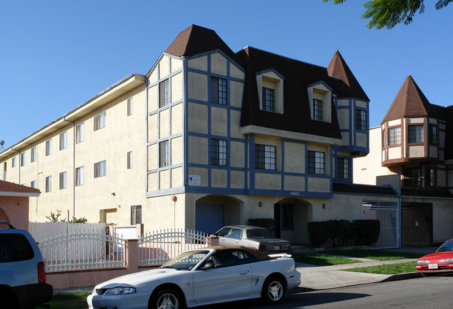 4862 W 118th Pl in Hawthorne, CA - Foto de edificio - Building Photo