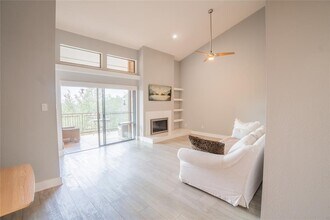 8200 Neely Dr in Austin, TX - Foto de edificio - Building Photo