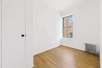 244 W 64th St in New York, NY - Foto de edificio - Building Photo
