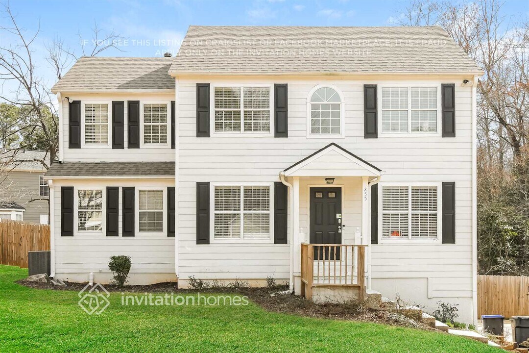 255 Taylor Meadow Chase in Roswell, GA - Building Photo