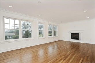 50 Oak St in New Canaan, CT - Building Photo - Building Photo