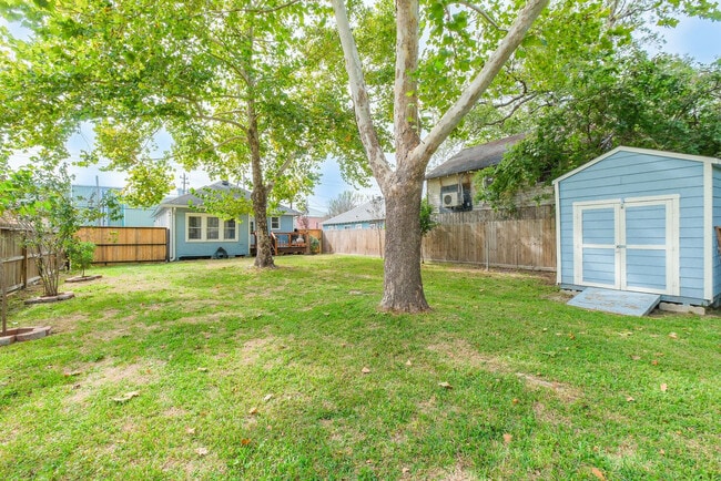 207 Lindale St in Houston, TX - Building Photo - Building Photo