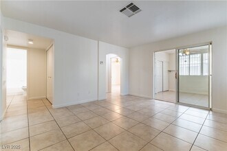 1570 Jamielinn Ln in Las Vegas, NV - Building Photo - Building Photo