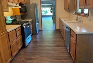 2216 Orwell Ct in Stillwater, MN - Building Photo - Building Photo