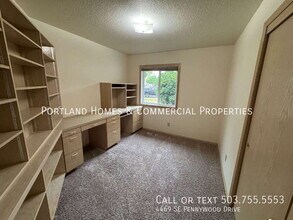 4469 SE Pennywood Dr in Milwaukie, OR - Building Photo - Building Photo