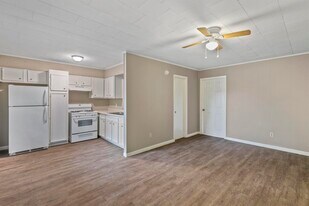 2033 3rd St in Lake Charles, LA - Building Photo