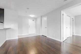 400 Wellington St W in Toronto, ON - Building Photo - Building Photo