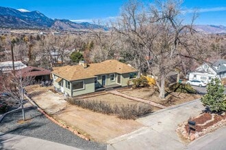 2022 Woodburn St, Unit The Emperor Upstairs #1 in Colorado Springs, CO - Foto de edificio - Building Photo