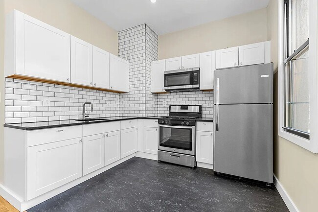8 Cook St, Unit 3L in Brooklyn, NY - Building Photo - Building Photo