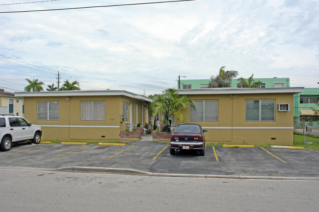 4391 NW 10th St in Miami, FL - Foto de edificio - Building Photo