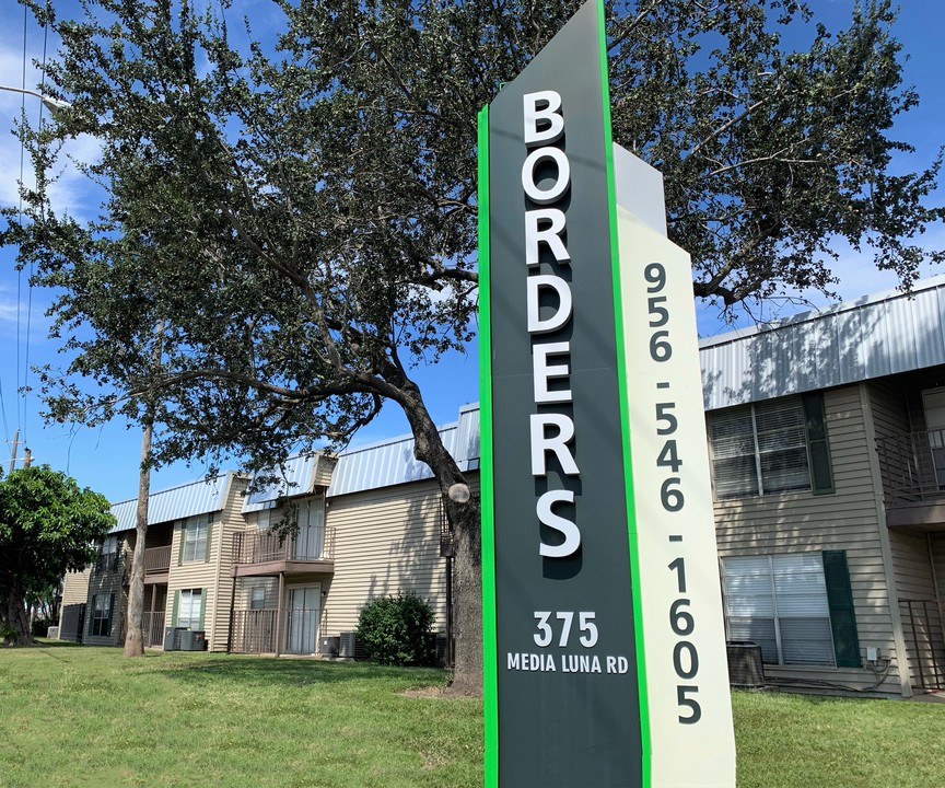 Borders Apartment Homes in Brownsville, TX - Foto de edificio