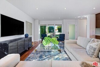 1610 S Hayworth Ave in Los Angeles, CA - Foto de edificio - Building Photo